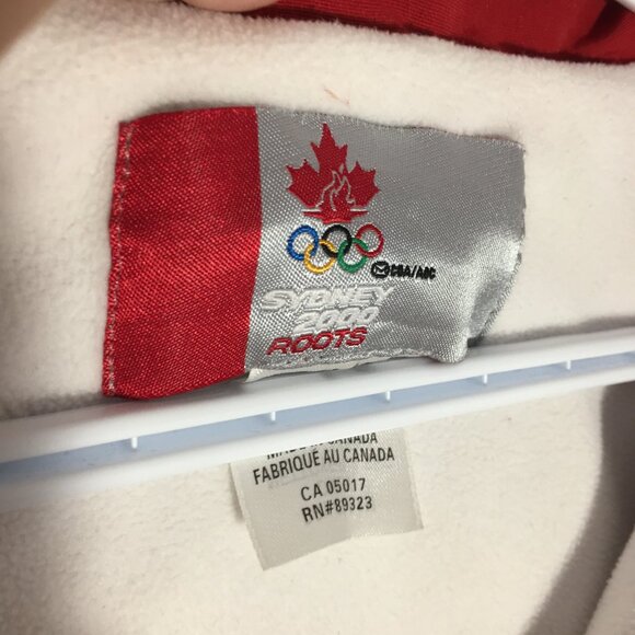 Roots Winter Olympic Athlete Vest Sydney 2000 L Red White 00190 Leaf Sleeveless - Picture 7 of 12